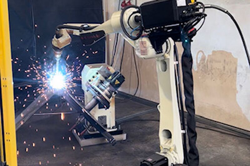 Video Kawasaki 2-Stationen-Roboterschweißanlage